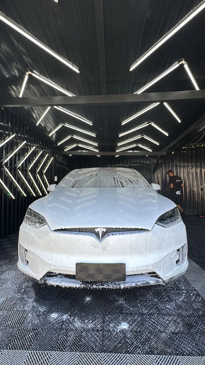 Foto real de acabamento automotivo da Sta Mônica
